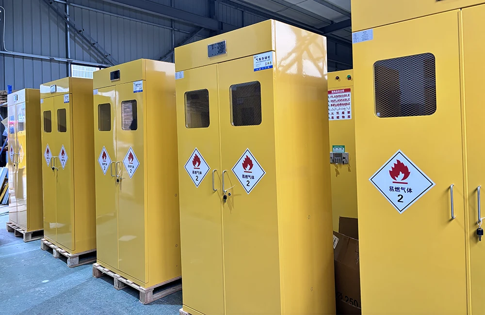 Tại sao hóa chất cần tủ an toàn chuyên nghiệp?